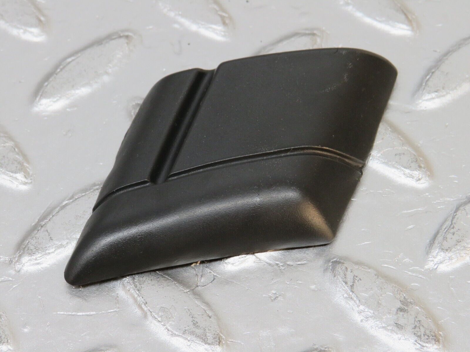 32412 Mercedes-Benz S124 300TE Wagon Rear Right Fender Wing Centre Moulding Trim