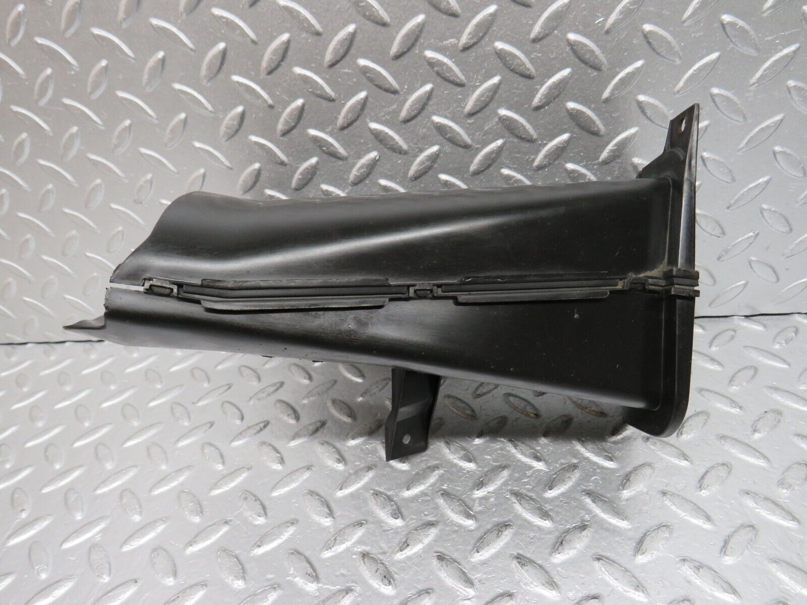 33244 Mercedes-Benz W202 C180 Front Right Brake Cooler Duct 2028890236