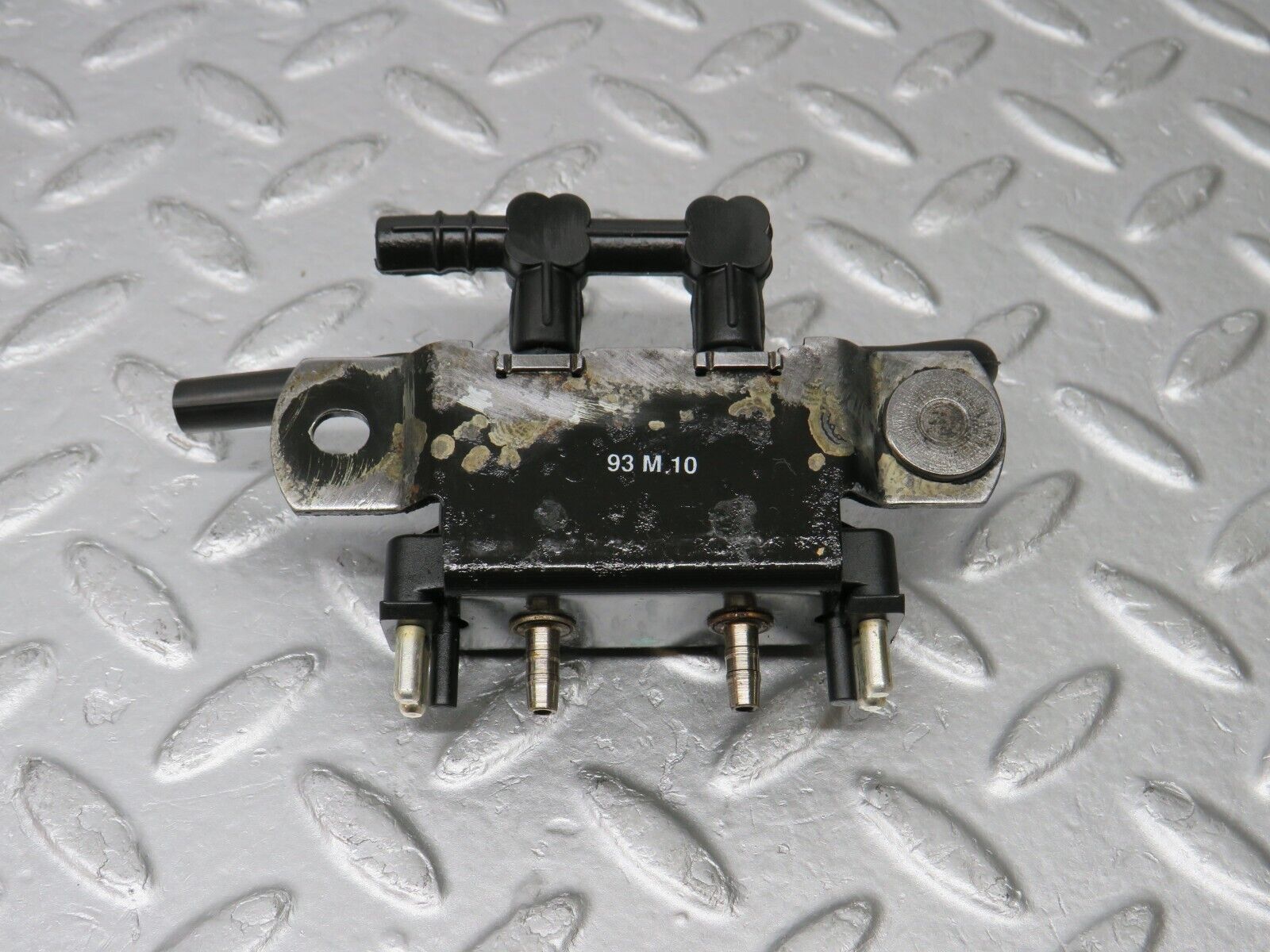 38325 Mercedes-Benz R129 280SL Coupe Solenoid Vacuum Valve 0025400097