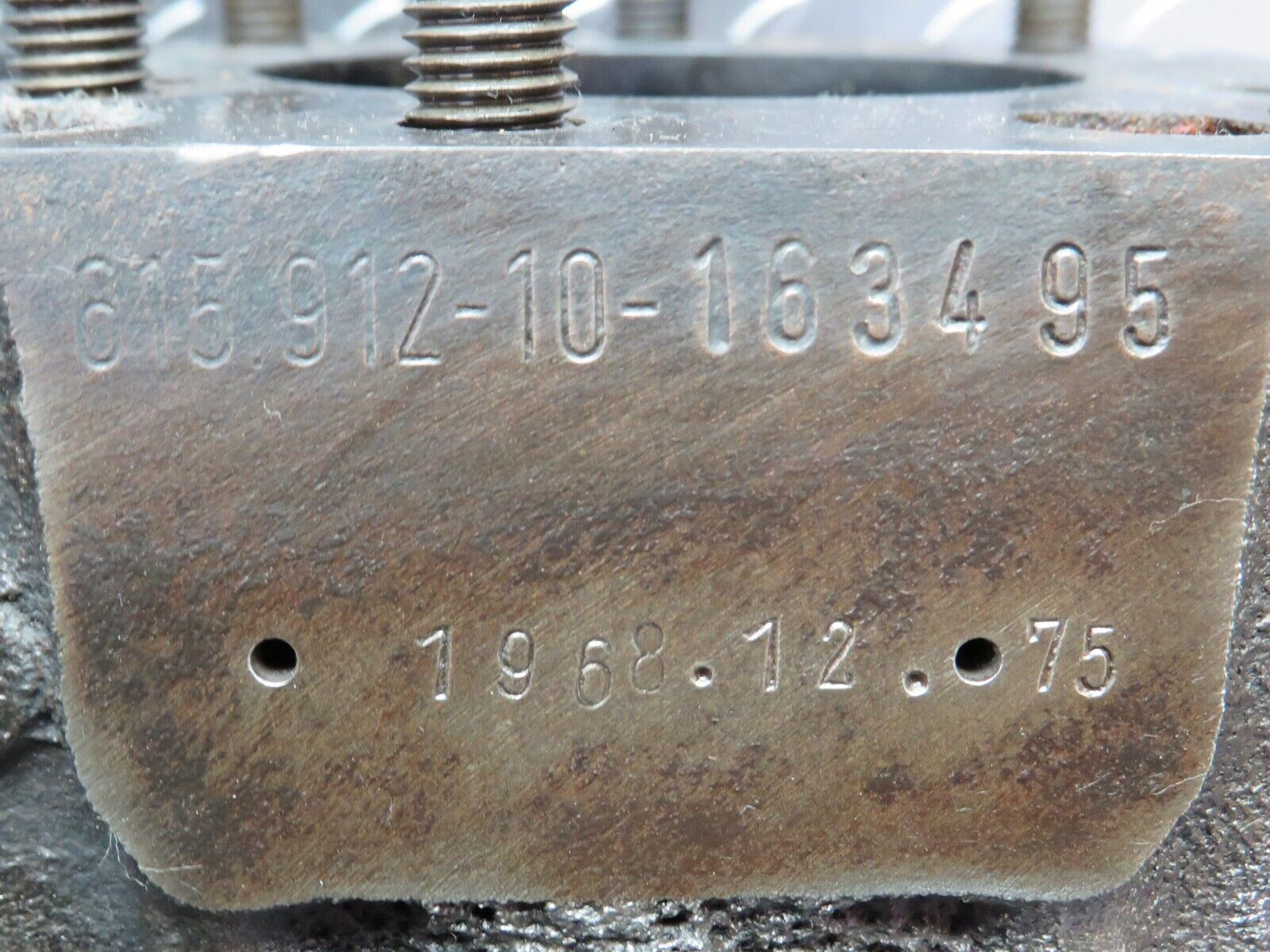 0346 Mercedes-Benz W123 220D Engine Block 6150111101