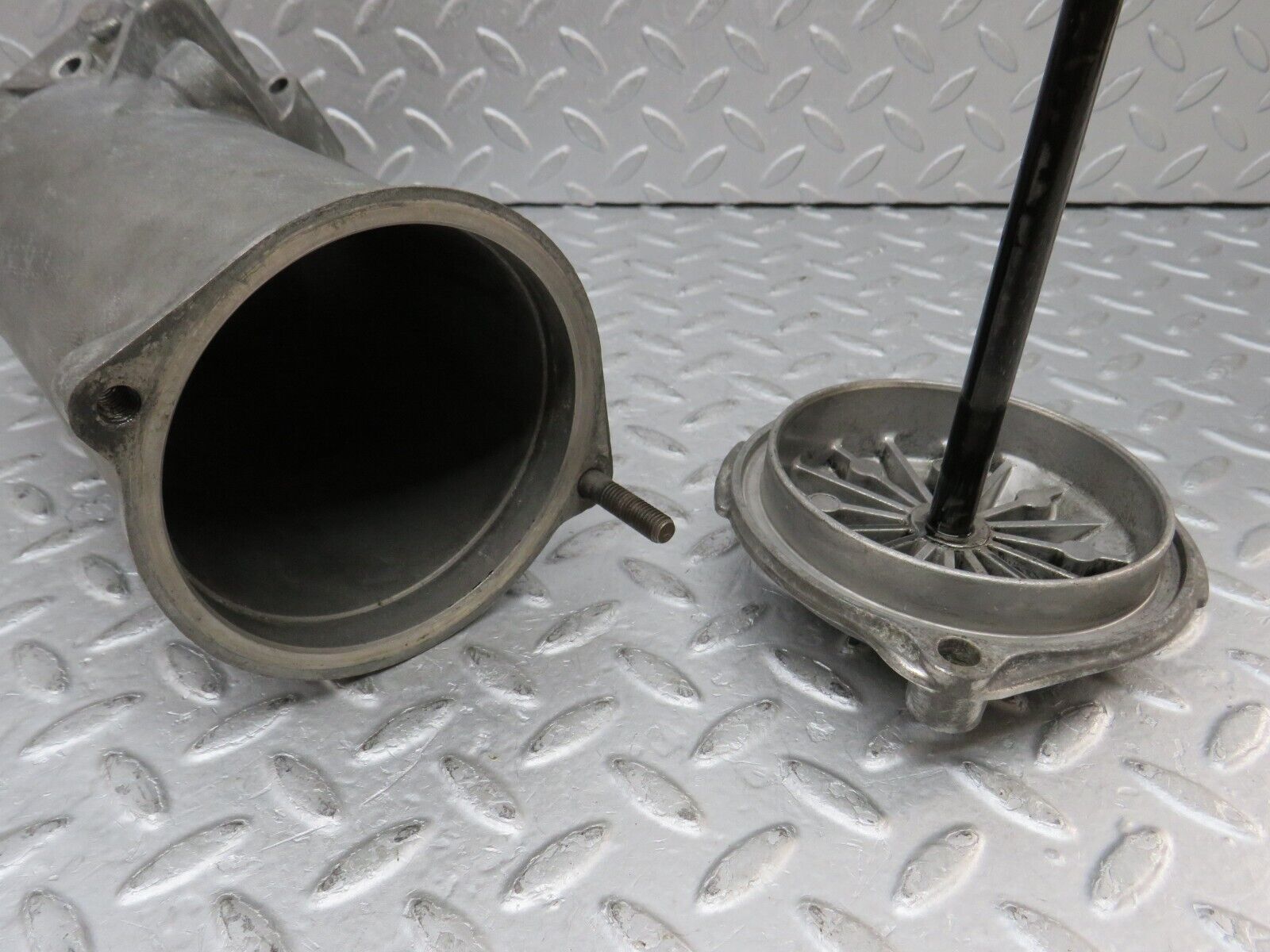 35924 Mercedes-Benz 240D OM616.912 Oil Filter Housing 6151840102 6171840125