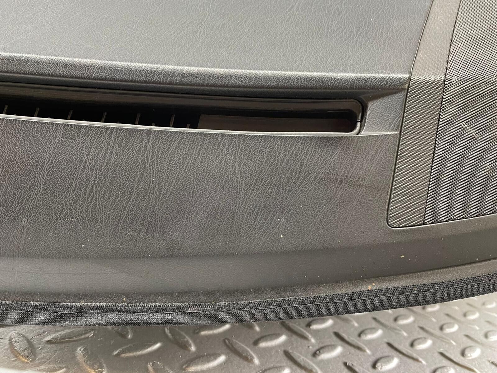 37966 Mercedes-Benz A124 320E Cabriolet Dashboard Black