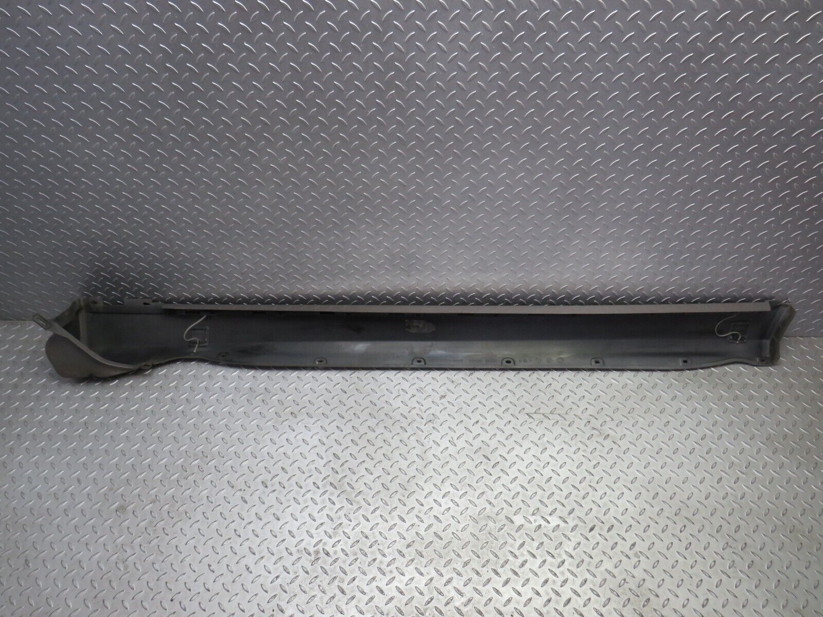 36606 Mercedes-Benz W201 190E 2.0L Side Skirt Left 2016906340 2016981030 2016981230