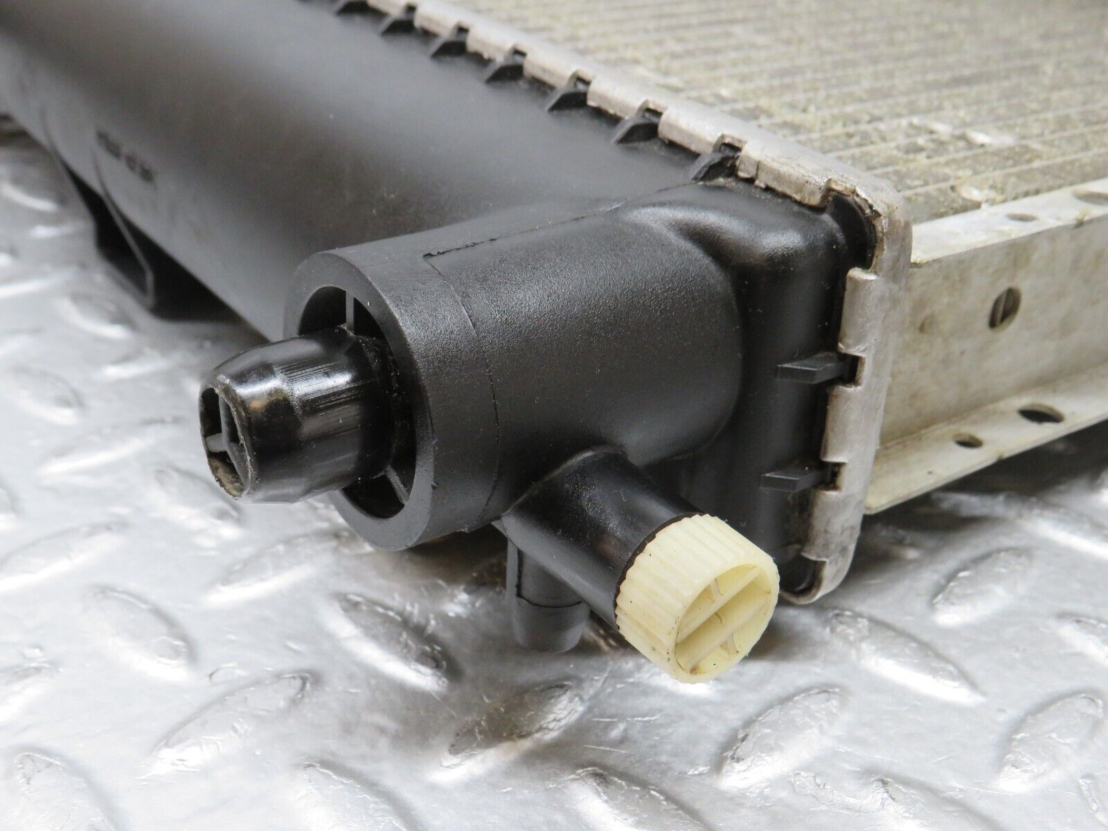 36658 Mercedes-Benz W201 190E 2.0L Coolant Radiator Nissens 62550