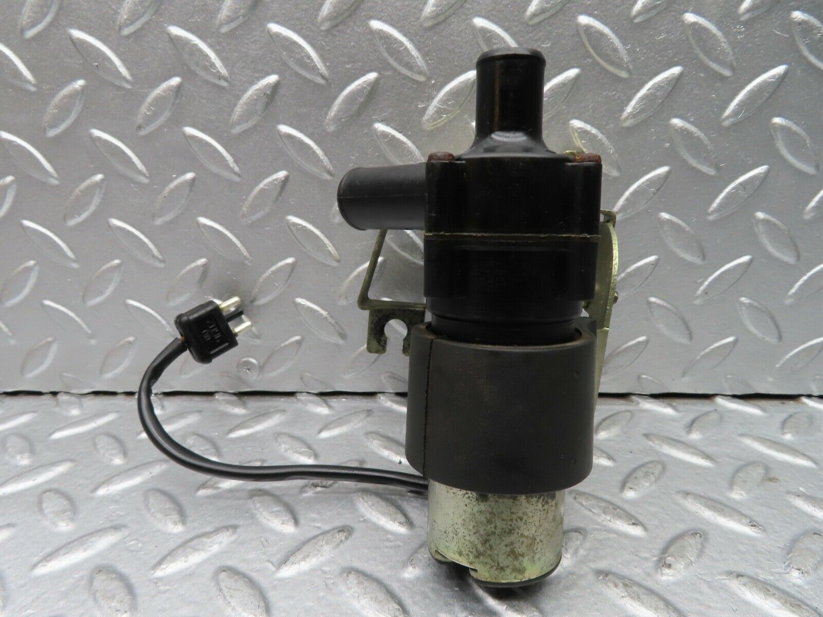 20092 Mercedes-Benz R129 300SL Coupe Heating Water Pump