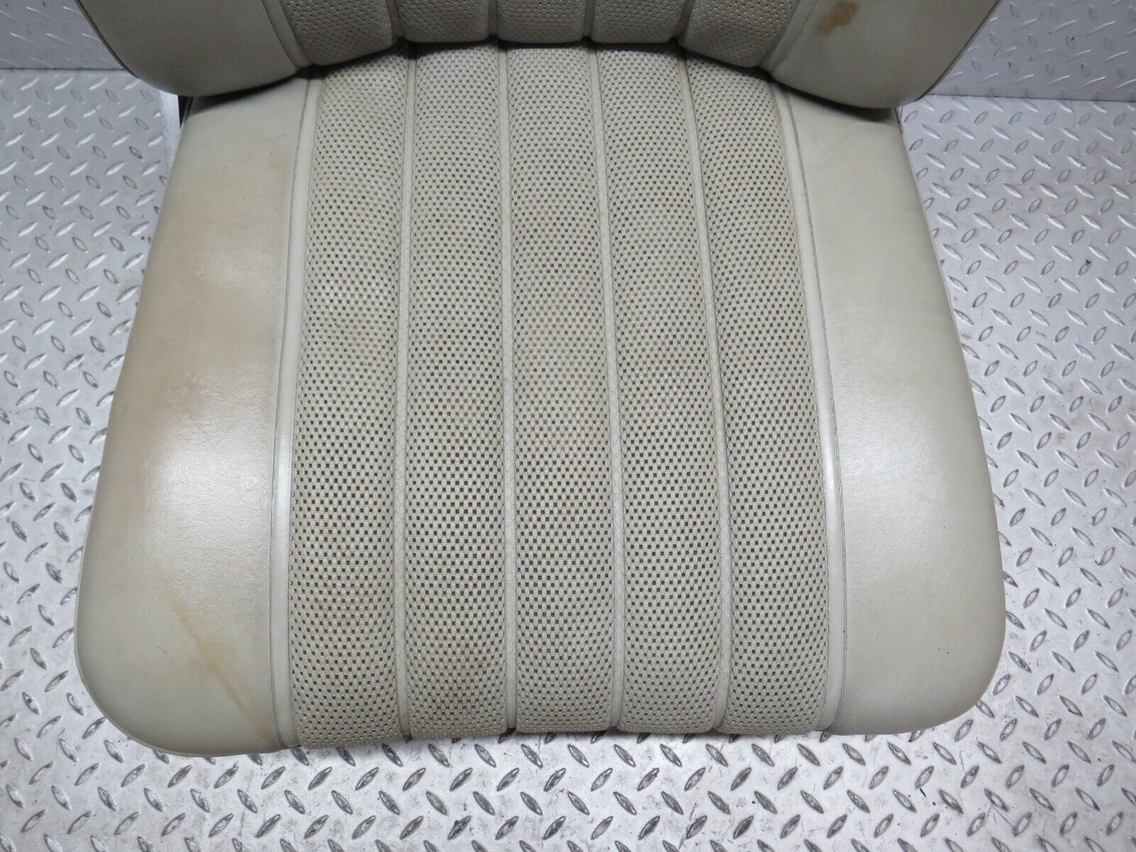40510 Mercedes-Benz W110 230 Front Right Seat Leather Beige