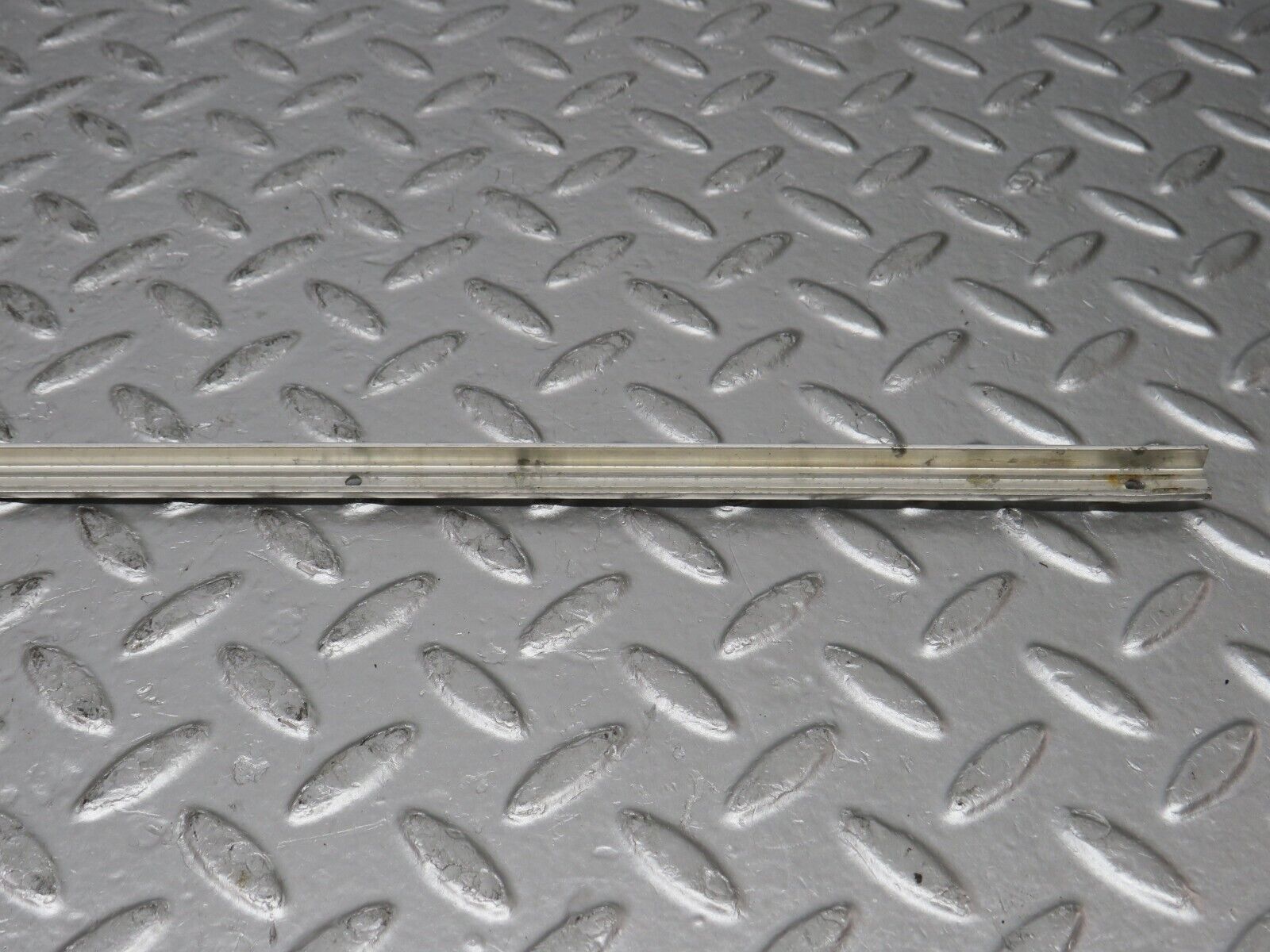 0489 Mercedes-Benz W123 230E Sunroof Chrome Trim