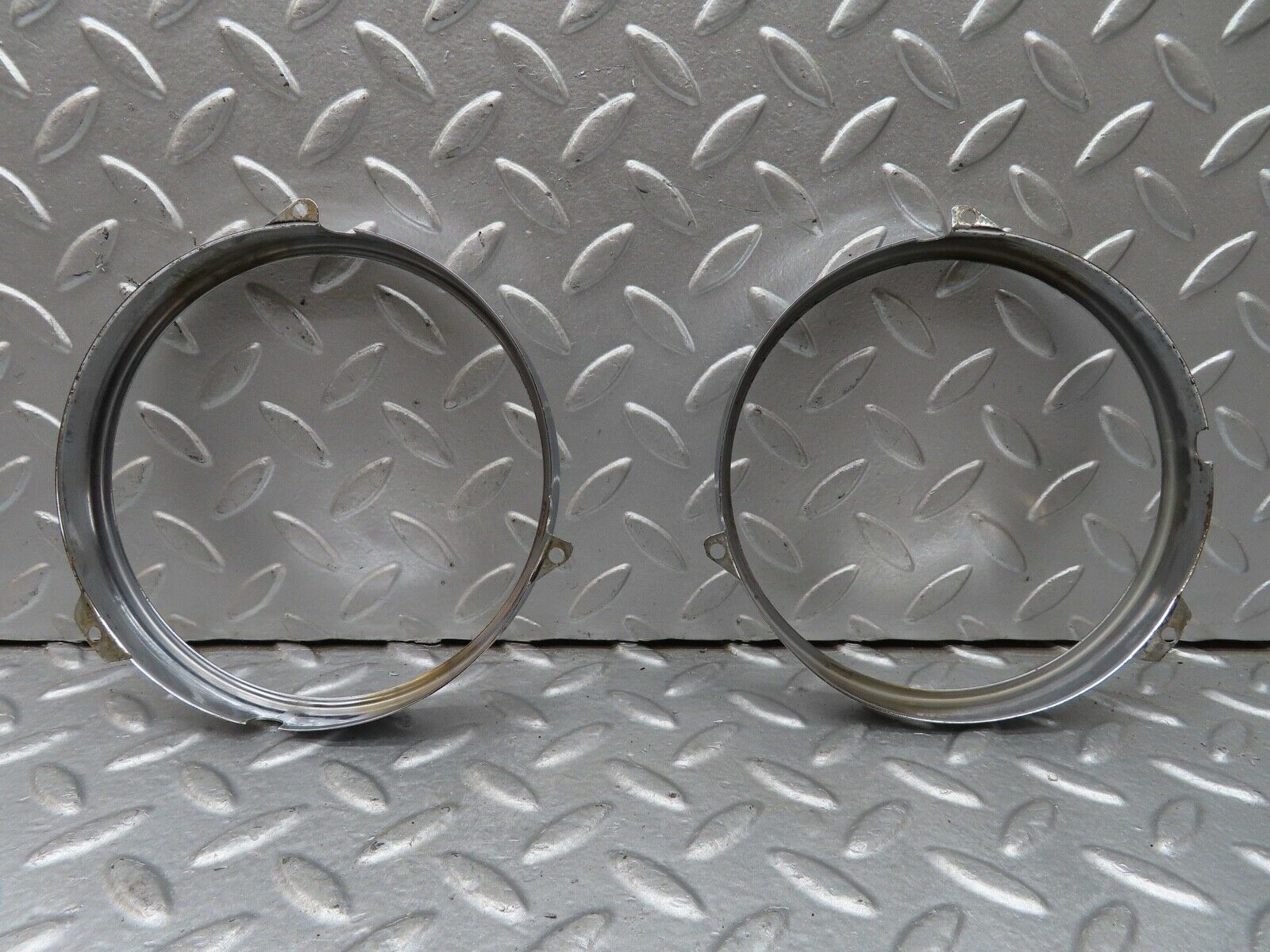 18255 Mercedes-Benz W111 220SE Coupe Headlight Chrome Frame