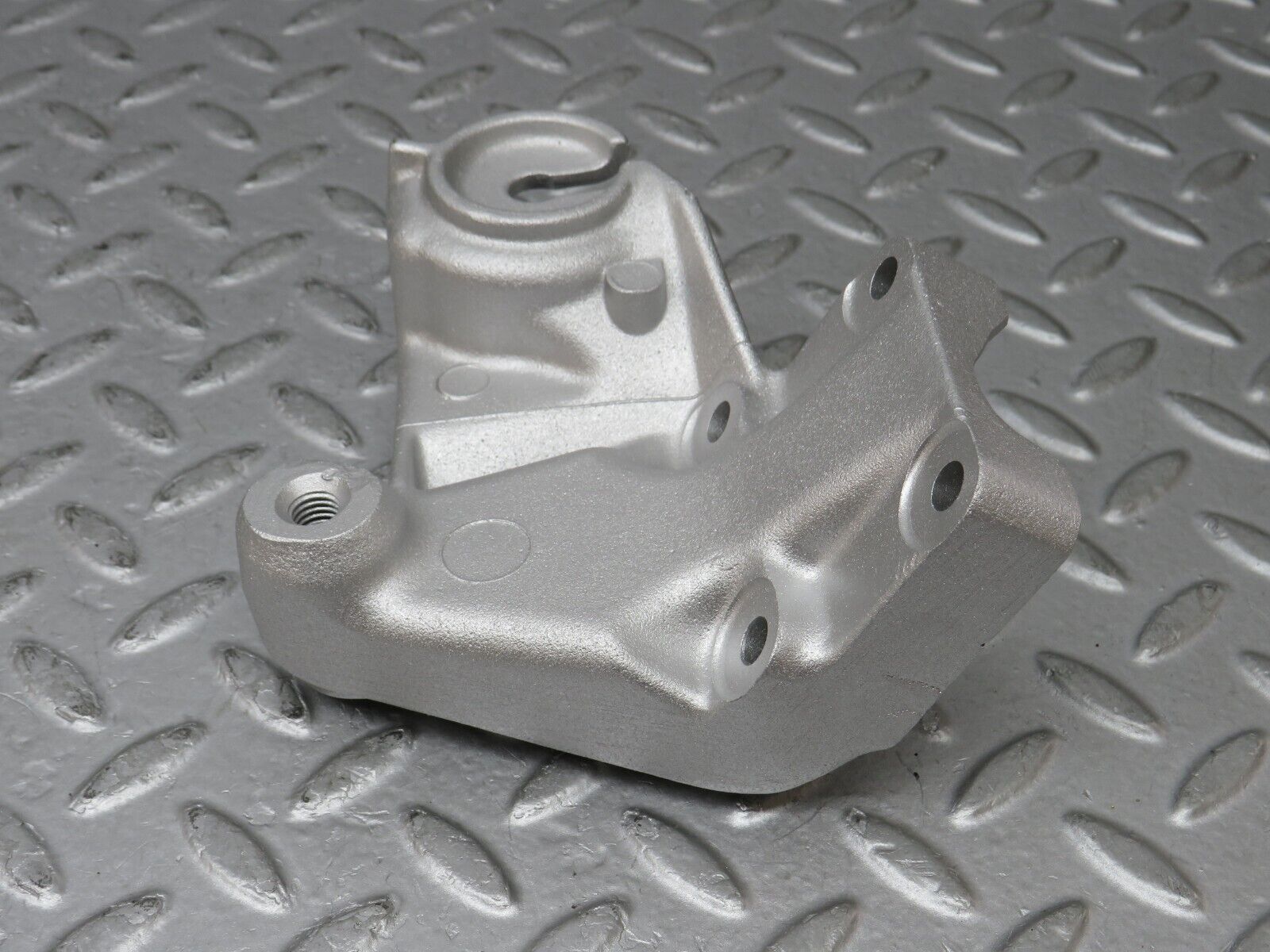 36352 Mercedes-Benz W126 420SE Engine Mount Bracket Right Side 1162235504