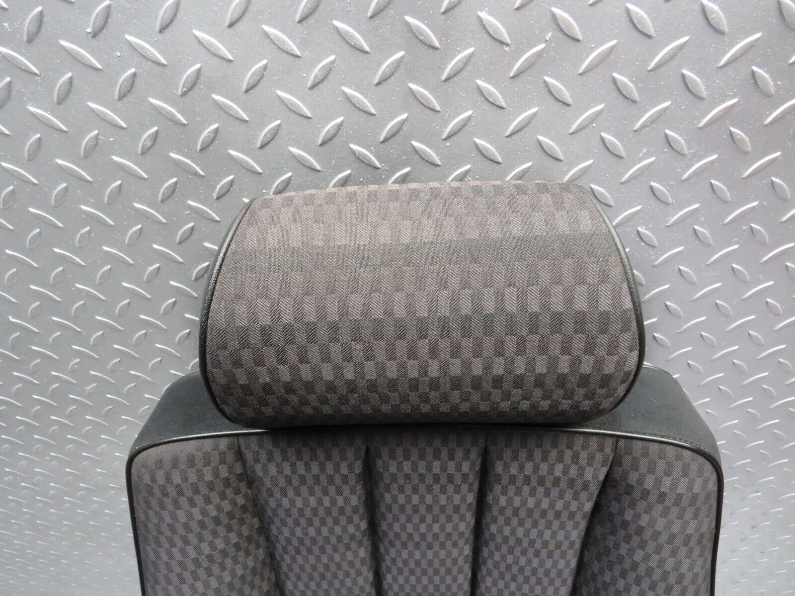 31576 Mercedes-Benz W201 190LE 1.8L Front Right Driver Seat Black