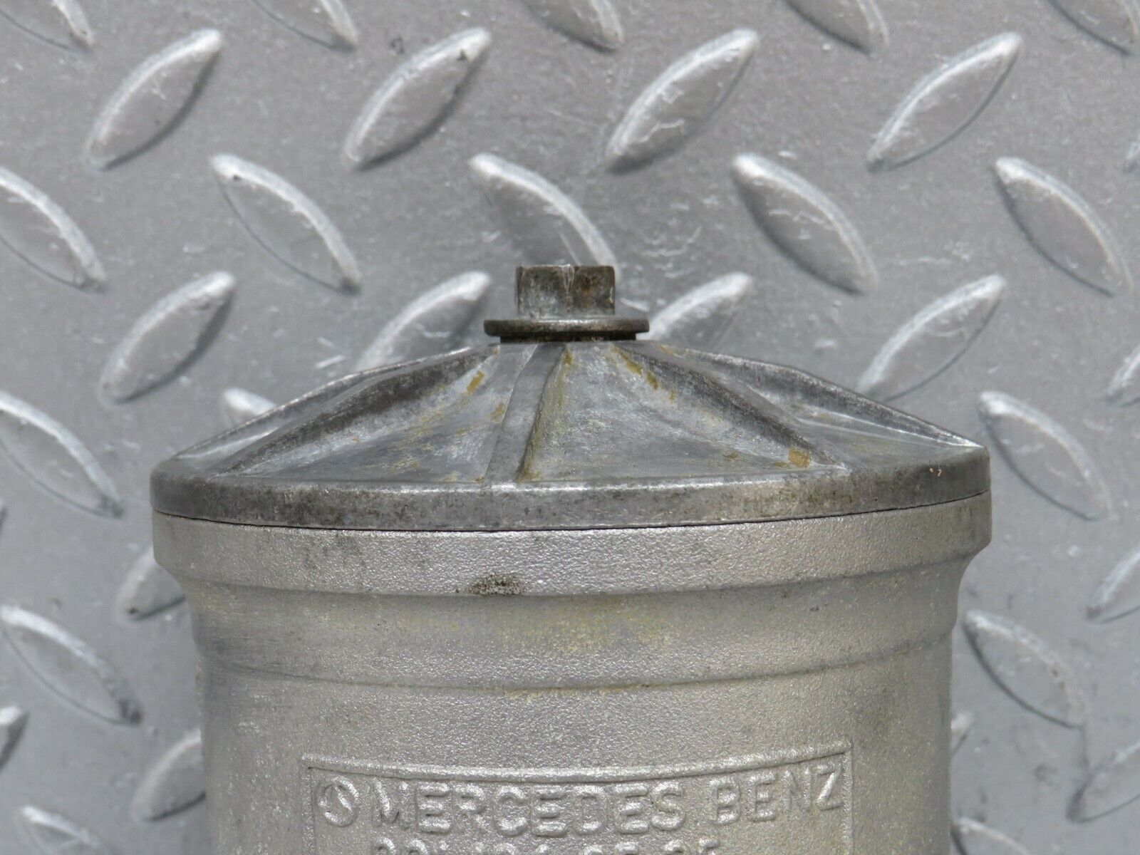 36333 Mercedes-Benz W126 420SE Oil Filter Housing 1171802611 1171840008