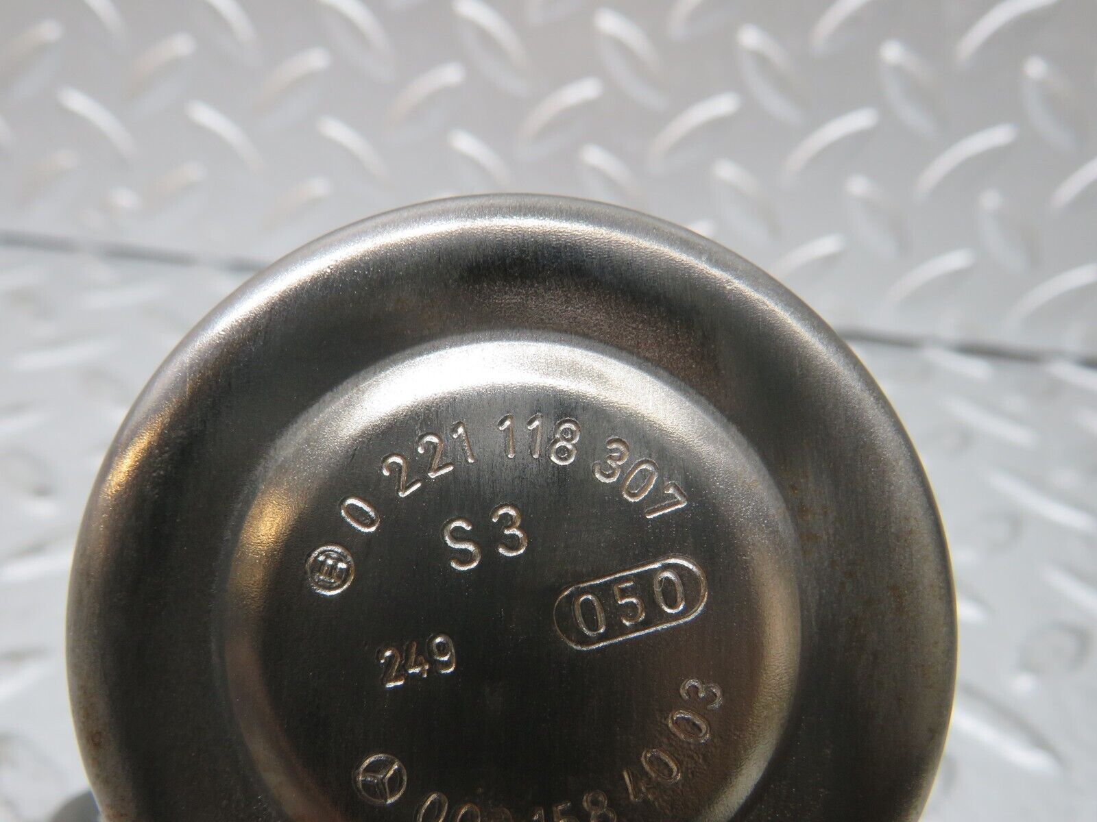 29730 Mercedes-Benz W123 230E Ignition Coil Bosch 0001584003 0221118307