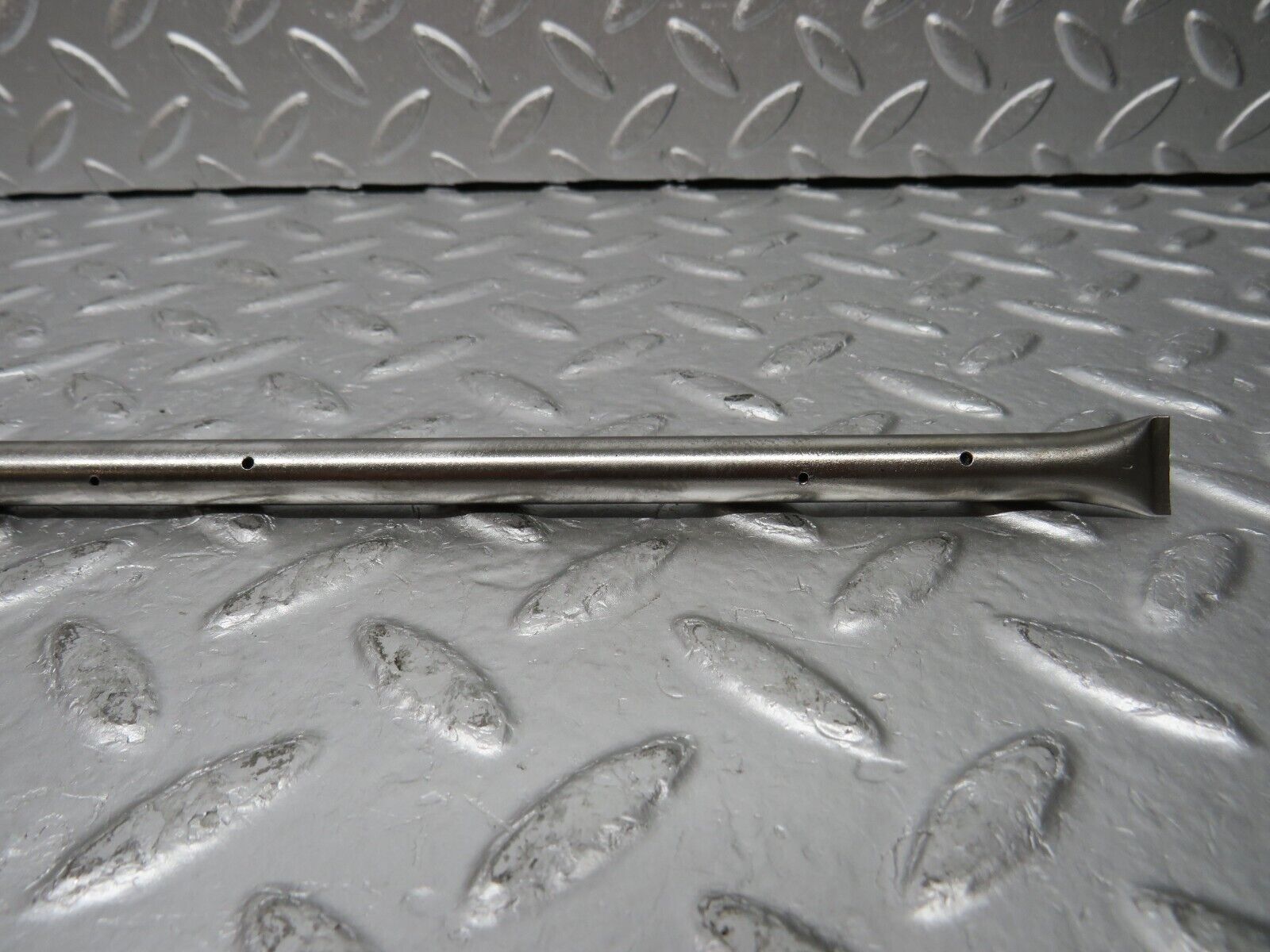 30879 Mercedes-Benz W201 190E 2.0L Camshaft Oil Tube