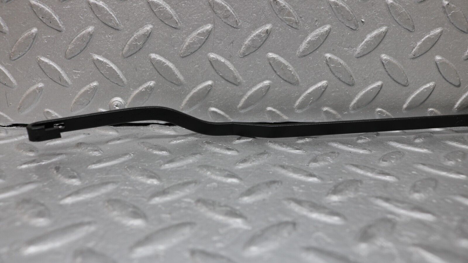 37206 Mercedes-Benz C126 420SEC Coupe Windscreen Wiper Arm Left Side