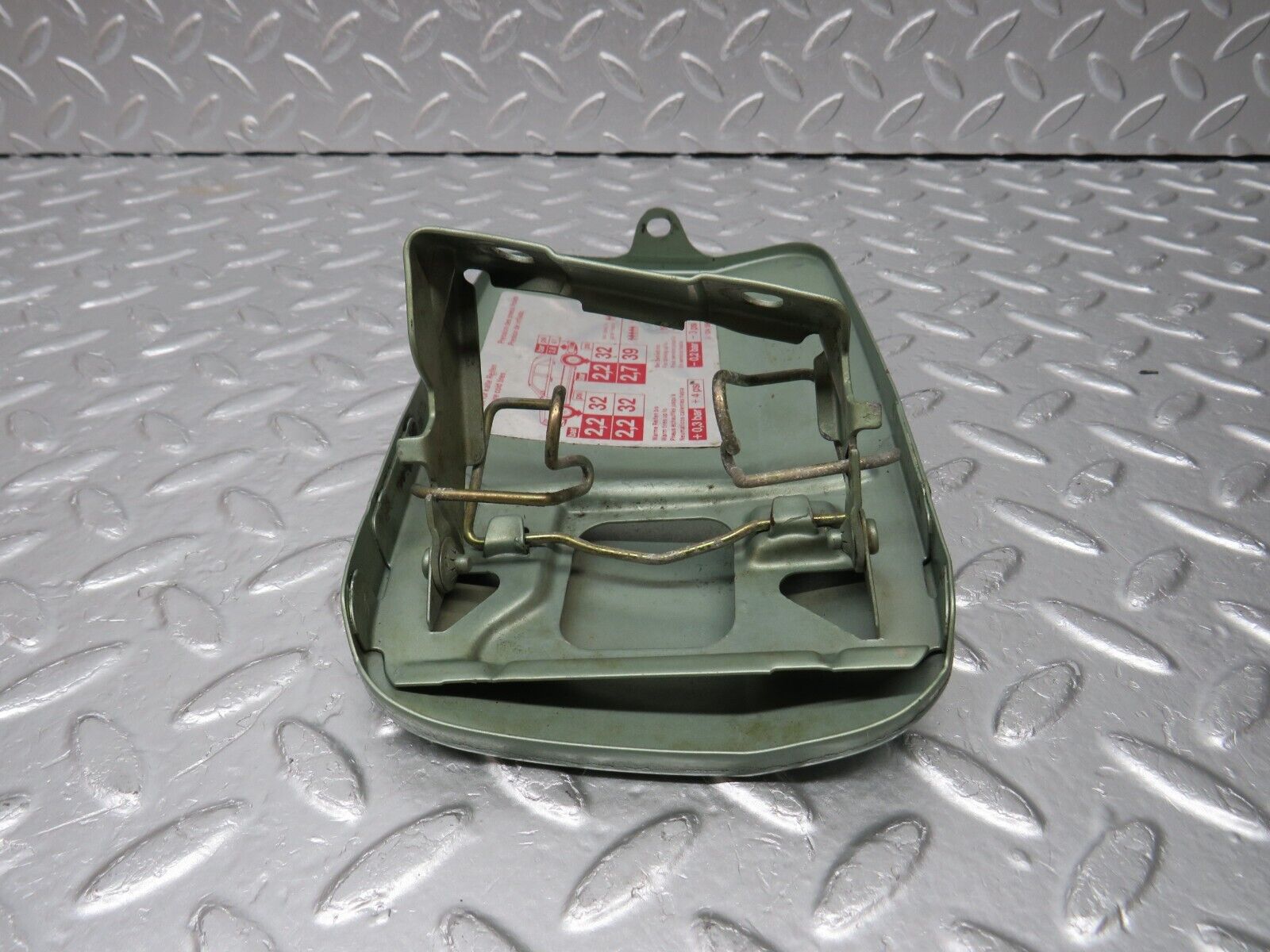 34031 Mercedes-Benz W124 260E Fuel Tank Flap Cap 1245841639