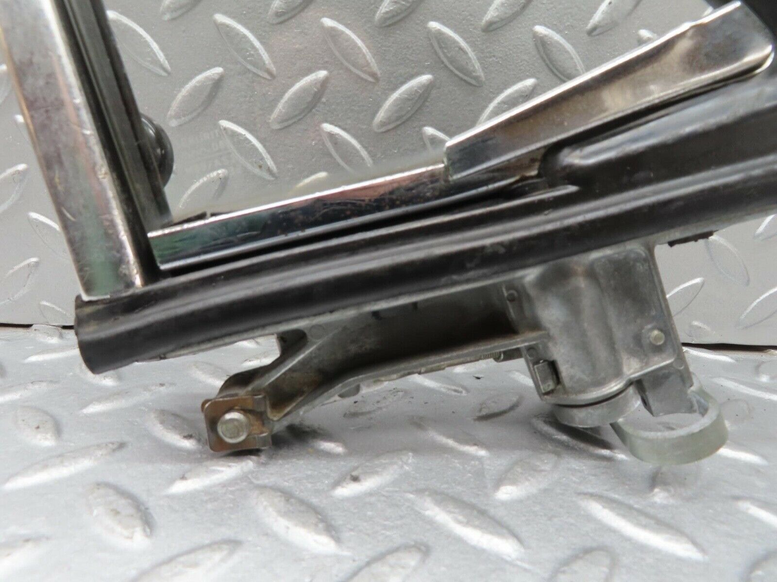 12384 Mercedes-Benz W108 Front Right Quarter Window Glass