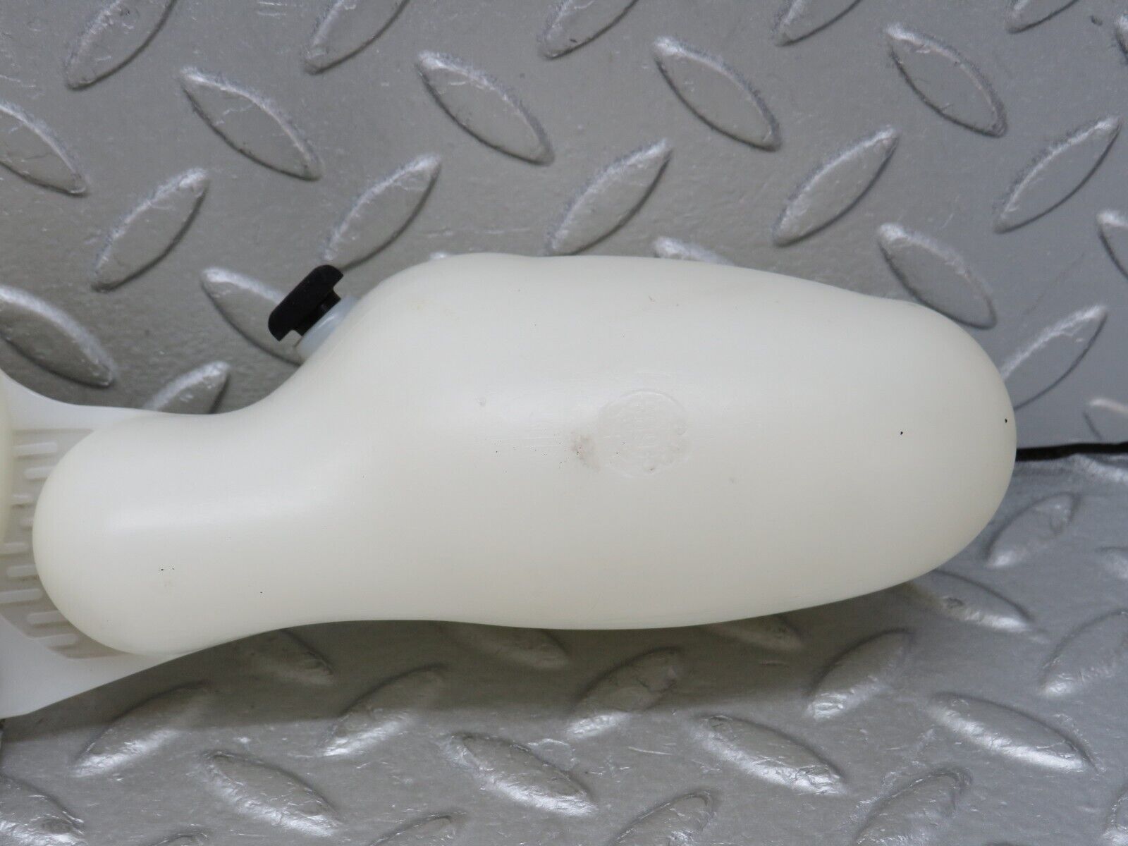 36529 Mercedes-Benz W201 190E 2.0L Vacuum Reservoir