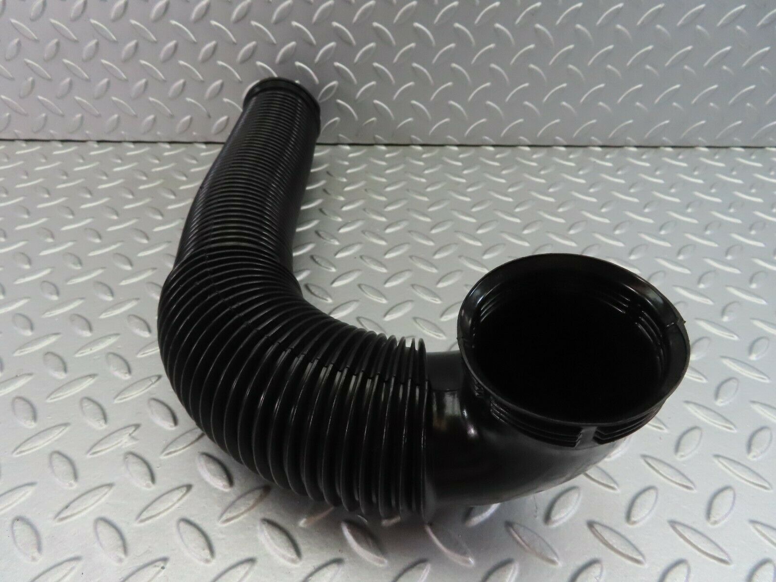 7339 Mercedes-Benz W116 450SE Dashboard Air Vent Ducting