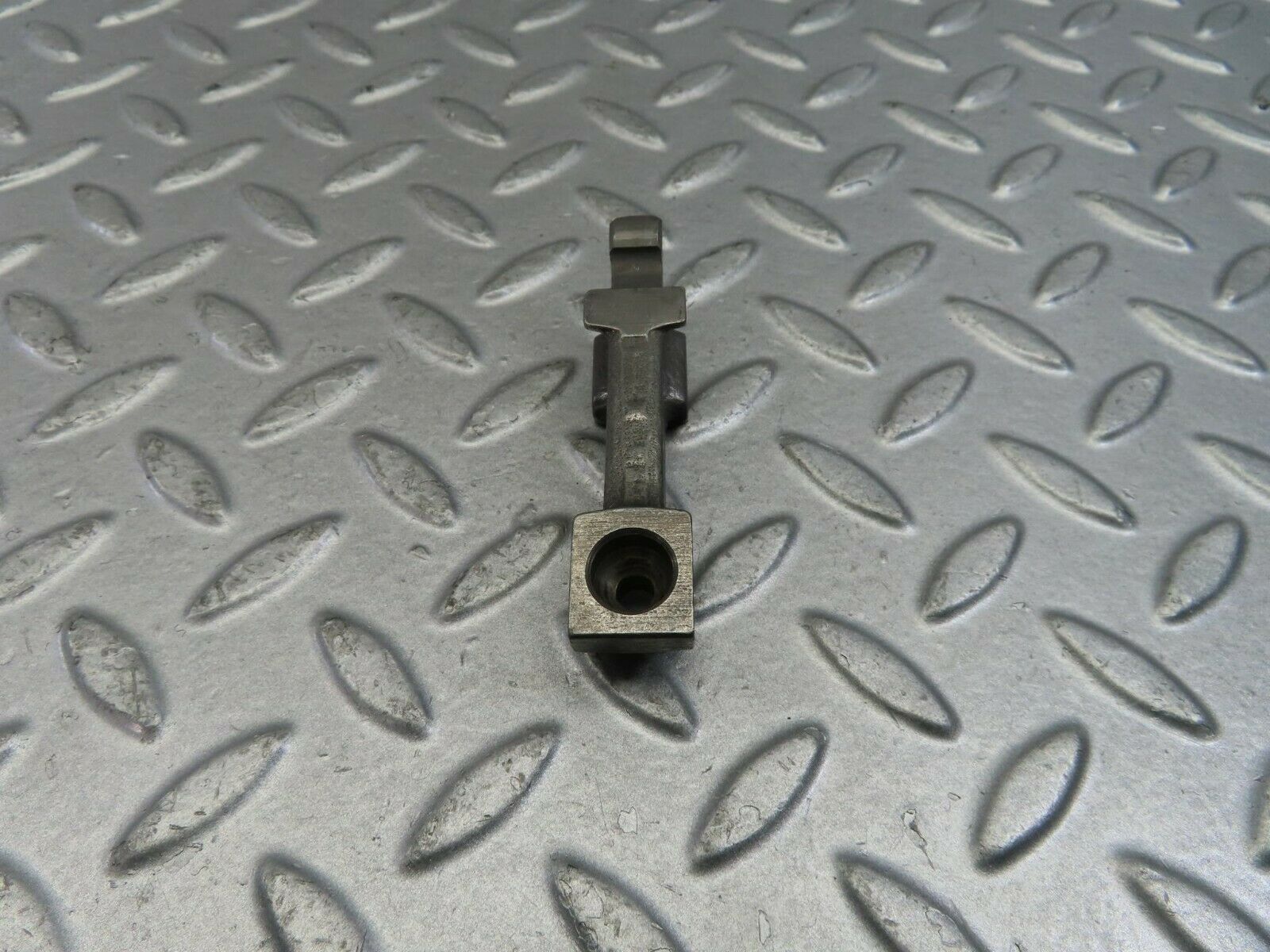 9137 Mercedes-Benz W108 Valve Rocker Arm With Retaining Spring