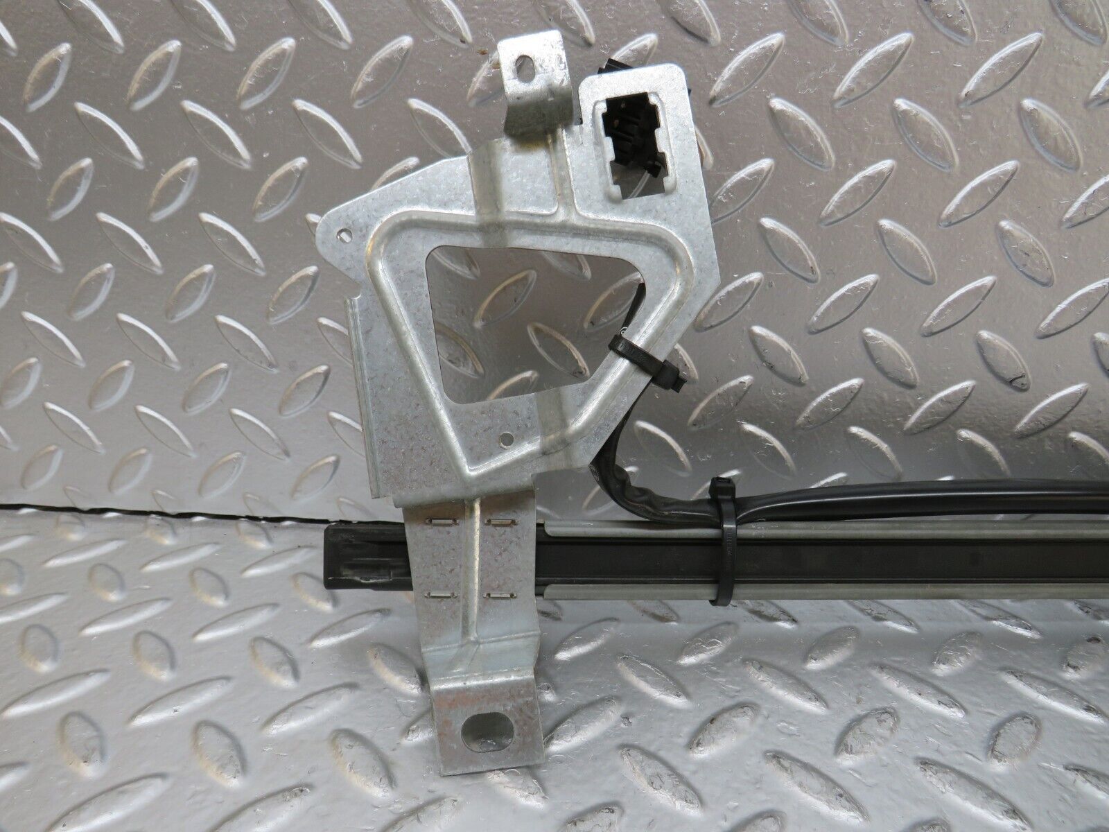 26422 Mercedes-Benz C124 220CE Coupe Seat Belt Presenter Left 1248600304