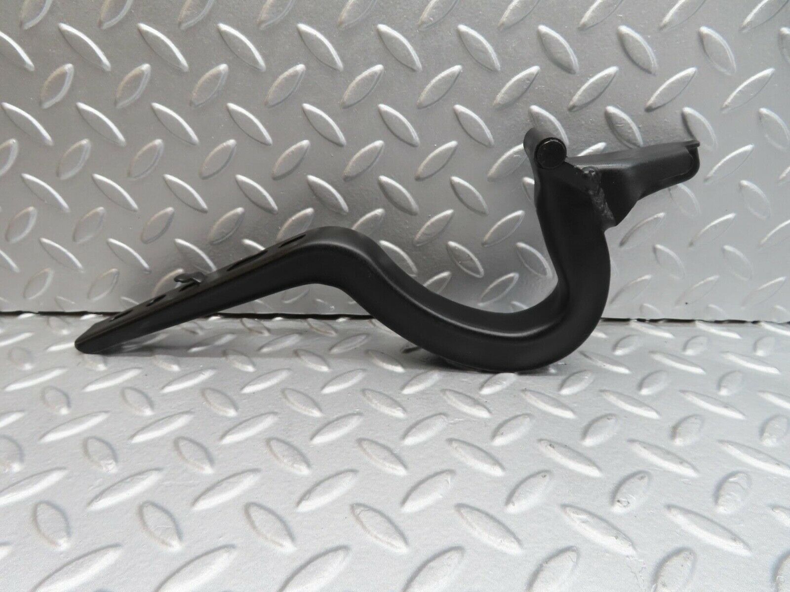 15993 Mercedes-Benz W123 280E Trunk Hinge Left Side 1237500187