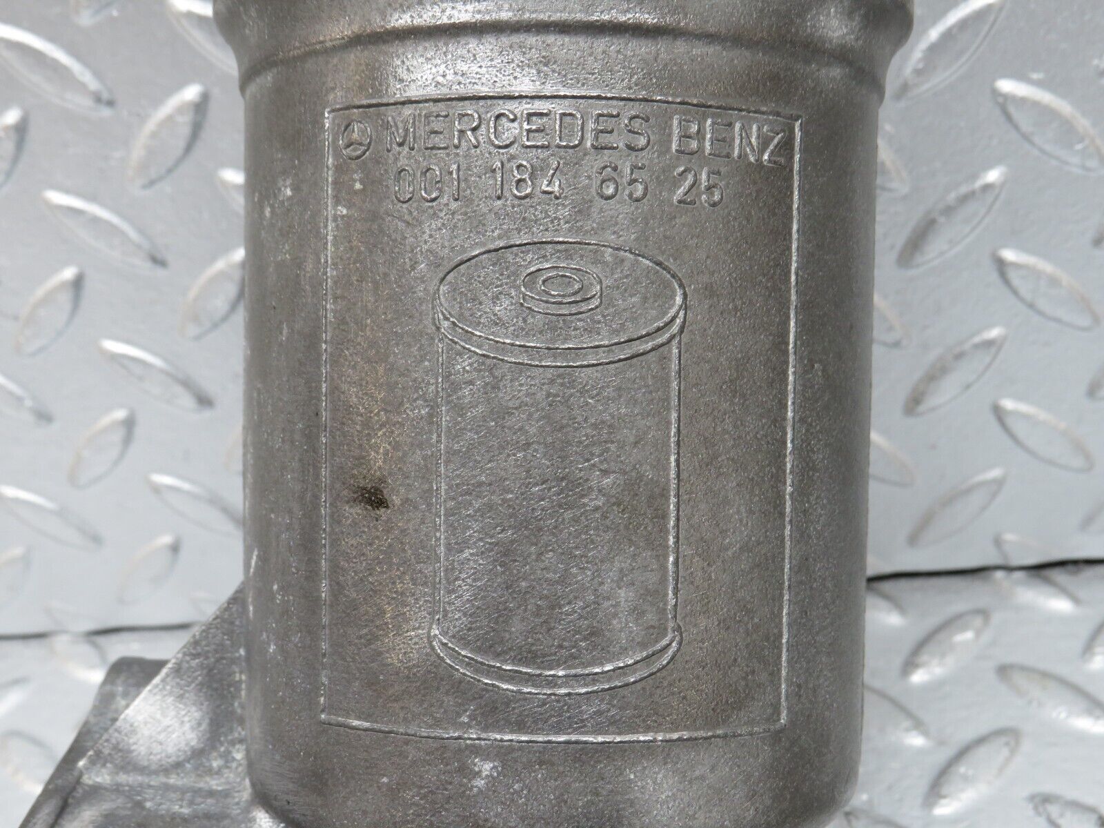 34510 Mercedes-Benz C126 380SEC Coupe Oil Filter Housing 1171801211