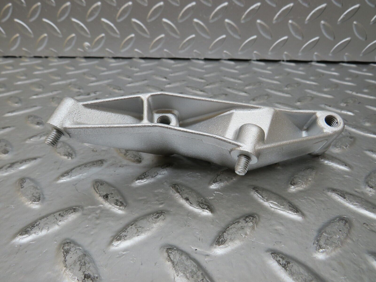 25376 Mercedes-Benz W201 190D Engine Mount Bracket 6010941341