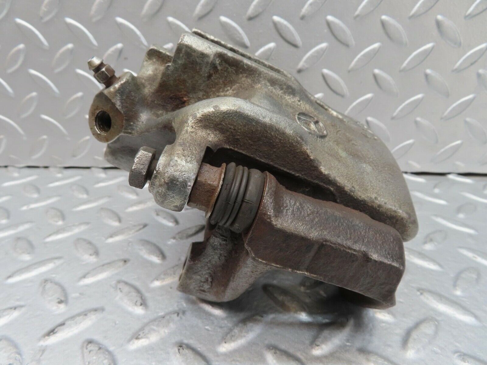 16447 Mercedes-Benz W124 260E Front Left Brake Caliper Lucas 54