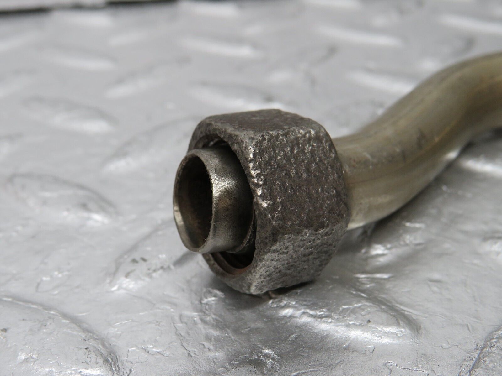 34655 Mercedes-Benz C126 380SEC Coupe EGR Valve Hose Pipe