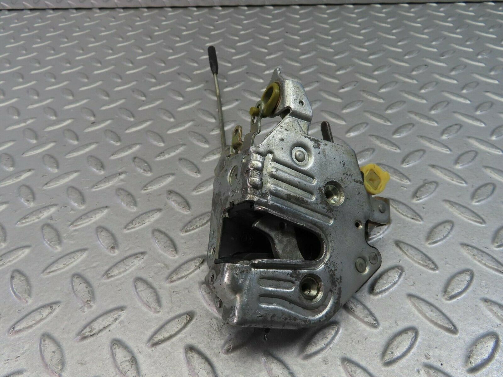 9361 Mercedes-Benz C124 300CE Coupe Front Right Door Lock Mechanism