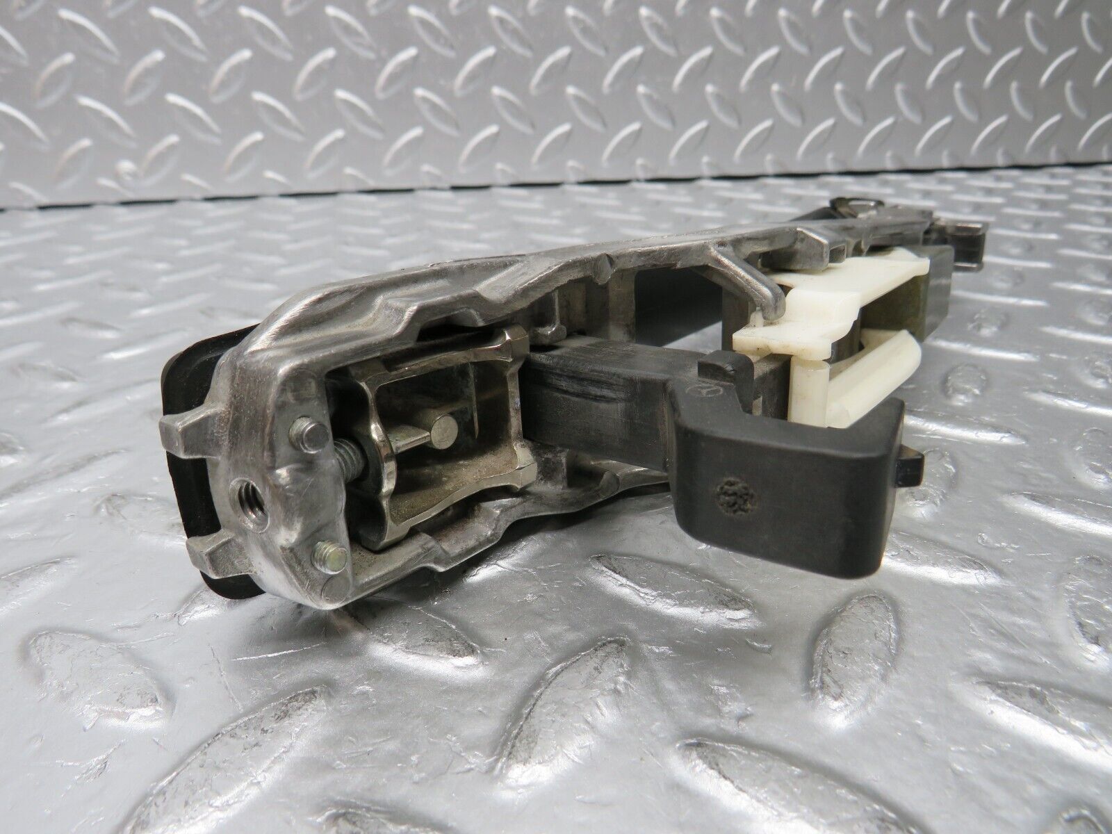 31373 Mercedes-Benz S124 220TE Rear Left Exterior Door Handle