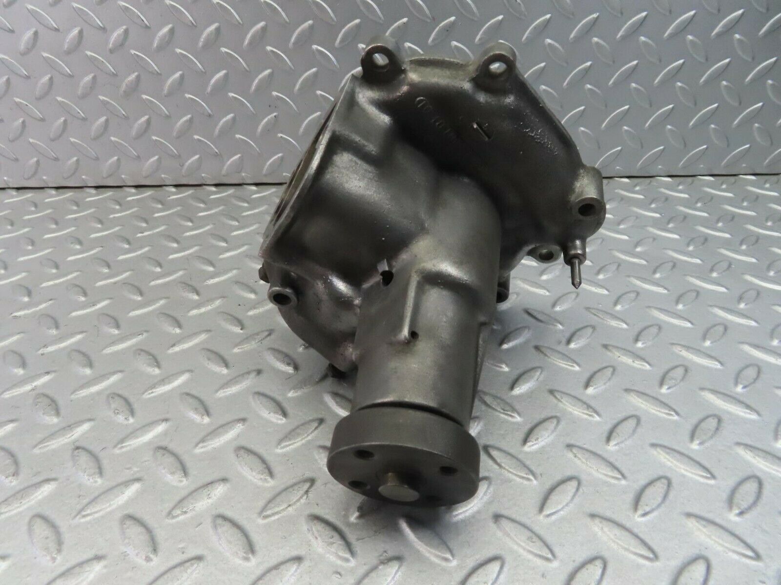 8498 Mercedes-Benz W116 Water Pump 1172010101