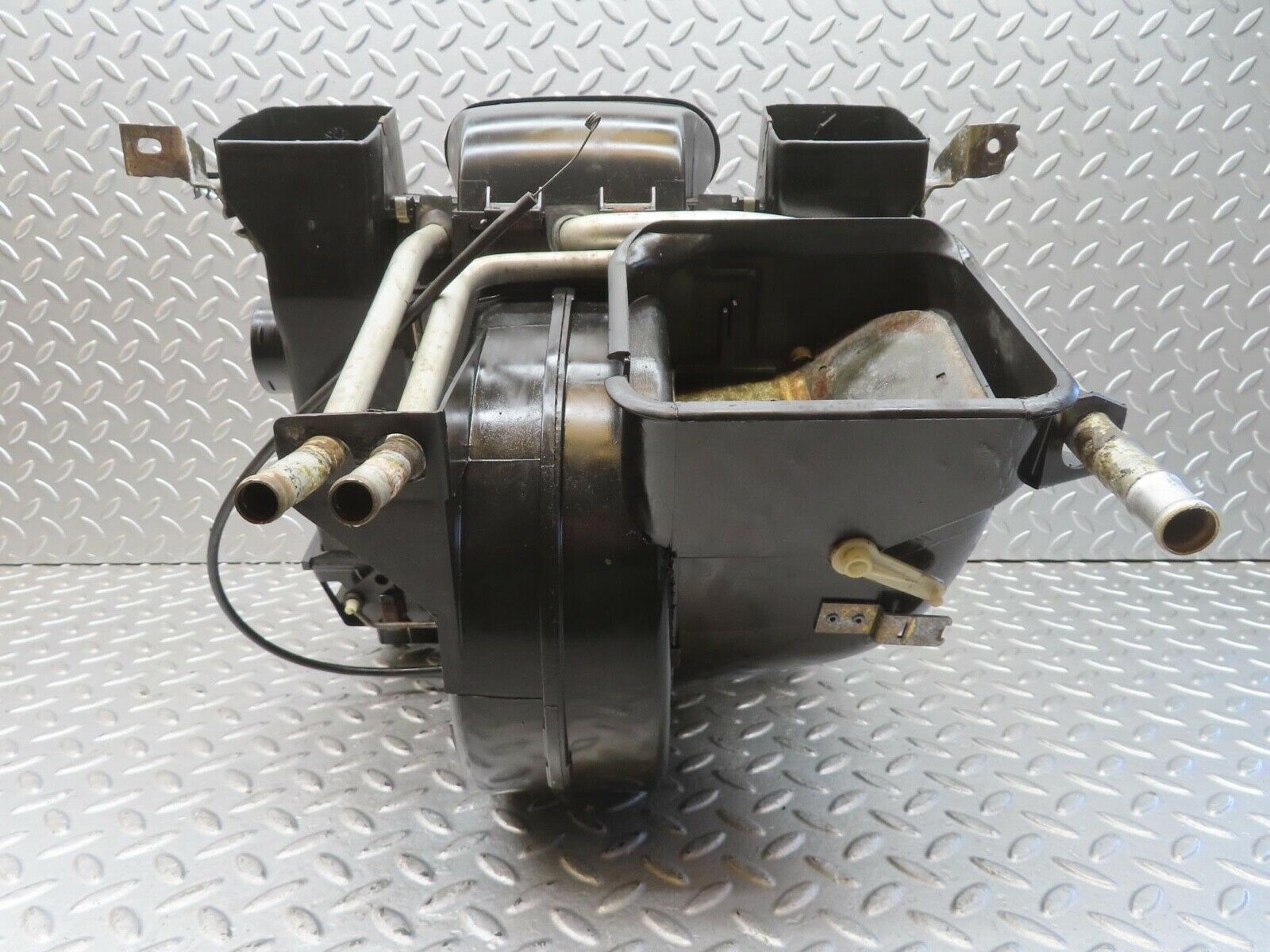 13666 Mercedes-Benz W123 200 Heater Box Blower Housing Behr 1238300008