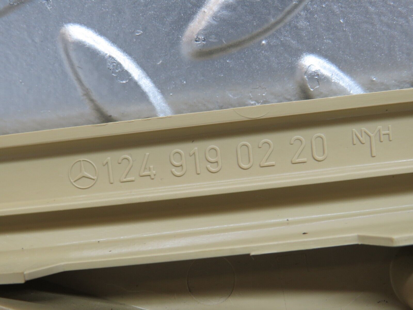 29391 Mercedes-Benz W124 230E Front Right Driver Seat Trim Beige 1249190220