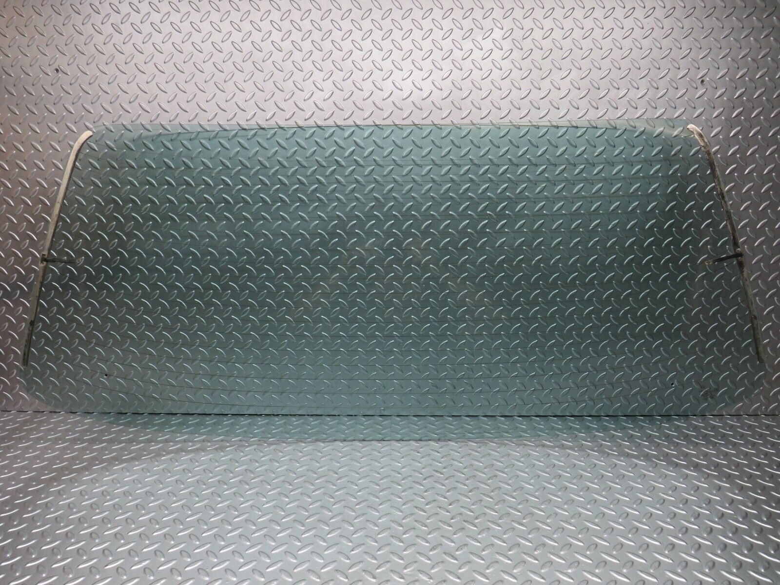 26820 Mercedes-Benz W123 240D Rear Heated Windscreen Glass