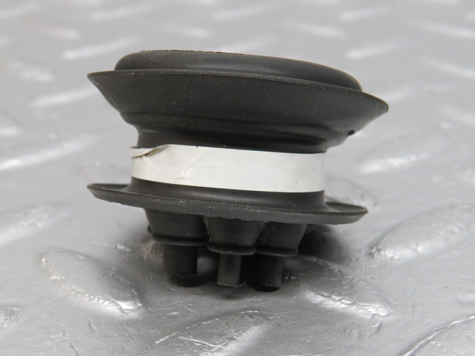 39781 Mercedes-Benz R129 320SL Coupe Firewall Rubber Grommet 0089971781