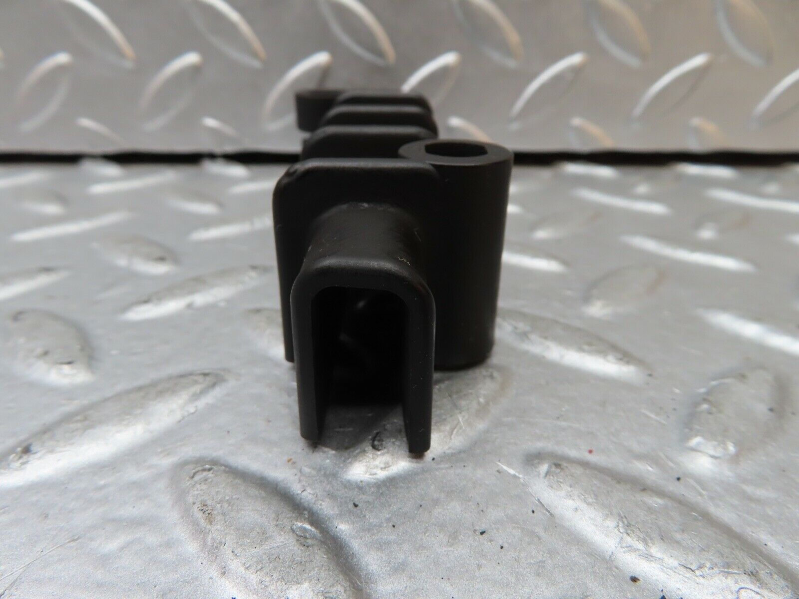 21316 Mercedes-Benz W123 230E Timing Chain Guide Rail 1020520416