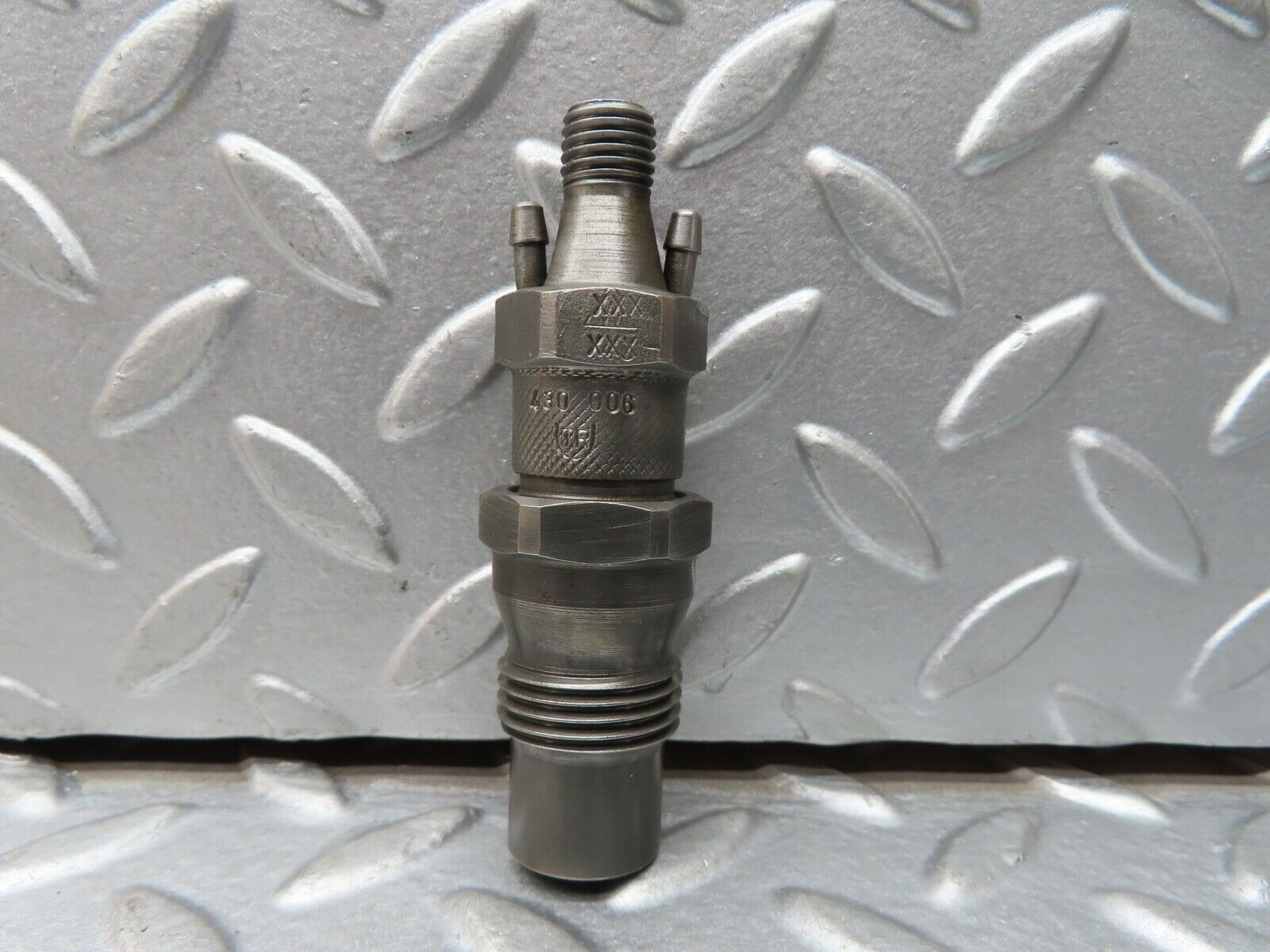 19253 Mercedes-Benz W123 300D Fuel Injector Bosch KCA30SD27/4