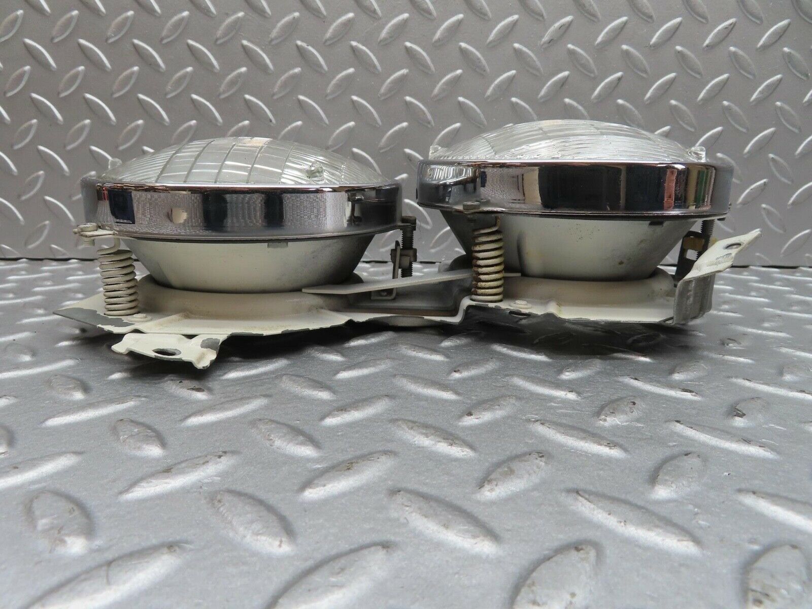 13073 Mercedes-Benz W111 220S Headlight Left/Right 0302350004