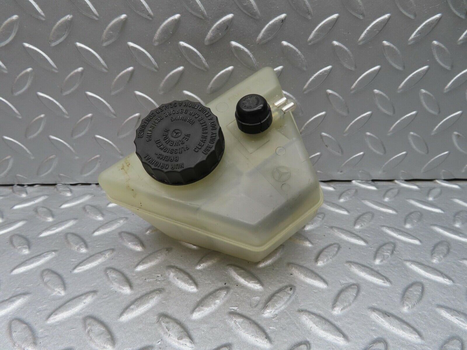 11968 Mercedes-Benz R129 300SL Coupe Brake Fluid Reservoir Tank 32066351