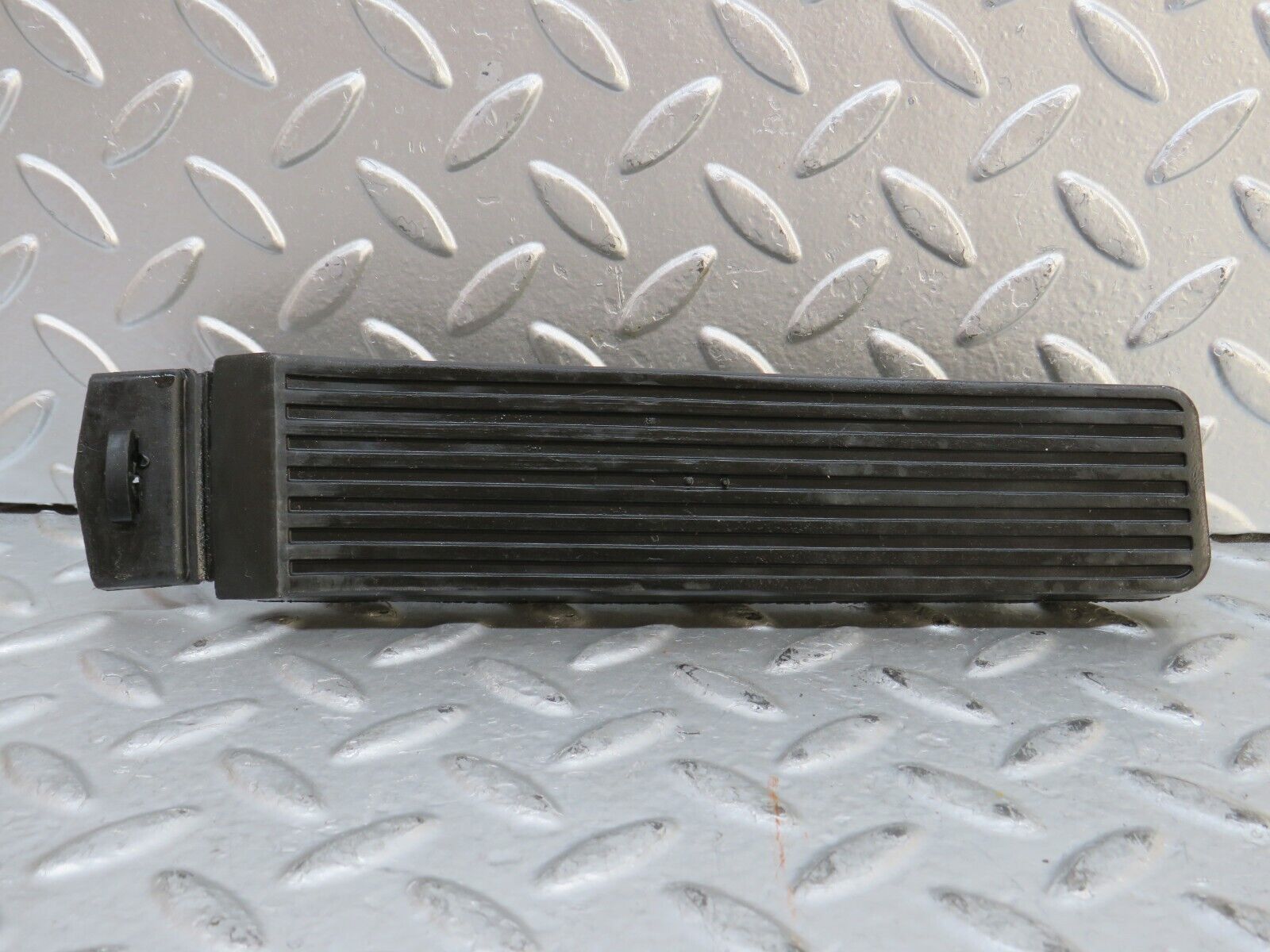 28328 Mercedes-Benz S123 240D Wagon Accelerator Pedal With Rubber 1233010082