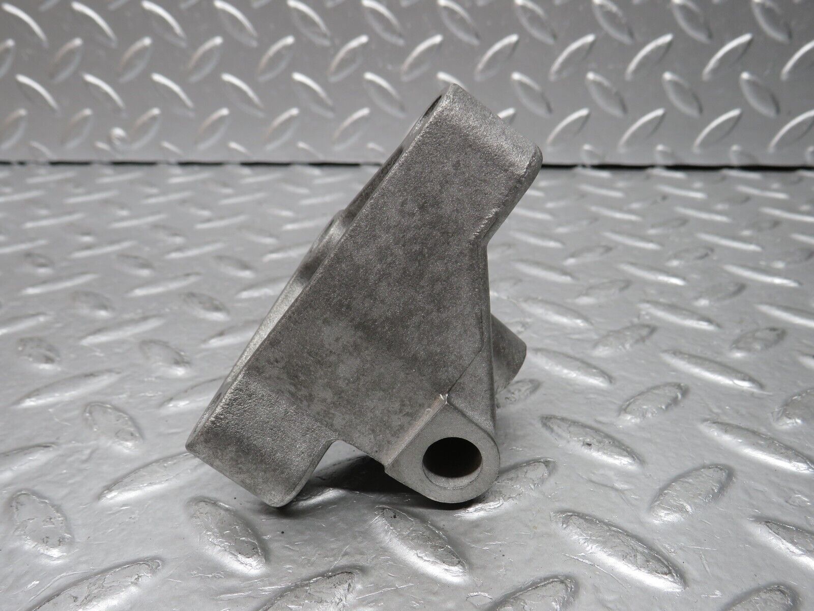 29414 Mercedes-Benz W124 230E Alternator Generator Support 1021550835