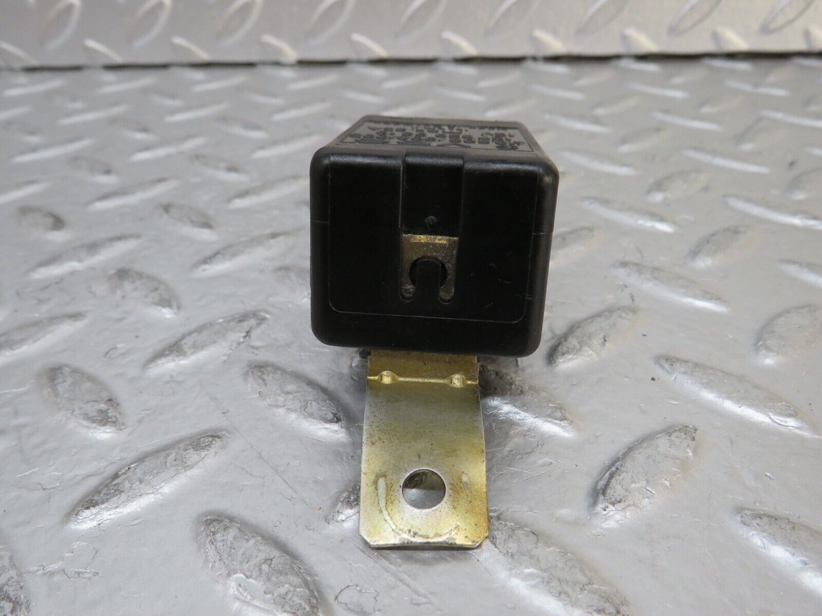 26914 Mercedes-Benz W123 240D Rear Heated Window Relay 1078200010