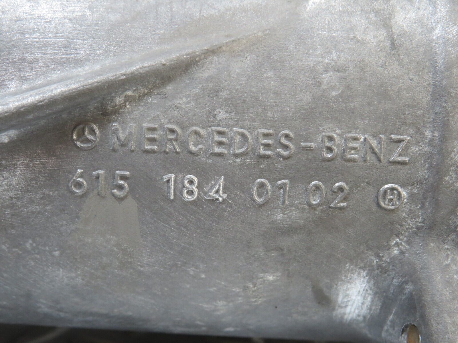 35924 Mercedes-Benz 240D OM616.912 Oil Filter Housing 6151840102 6171840125