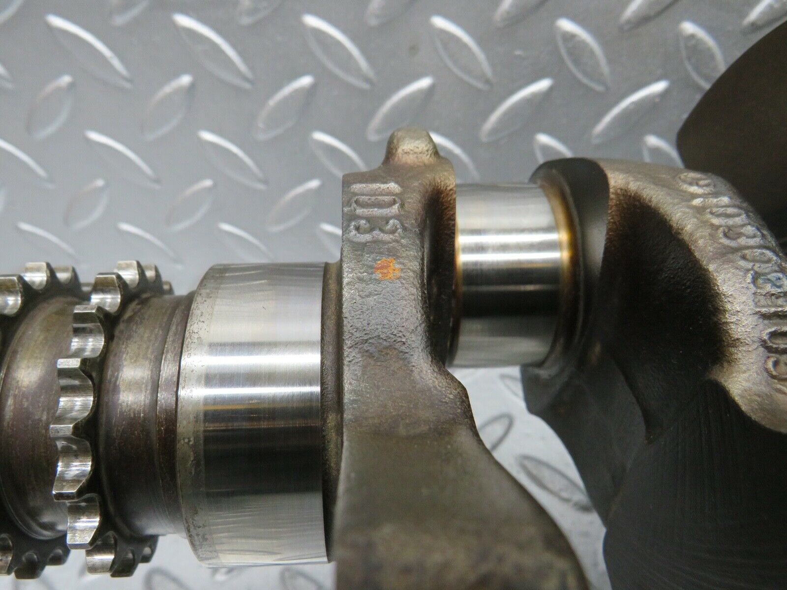 21781 Mercedes-Benz W126 300SE Crankshaft