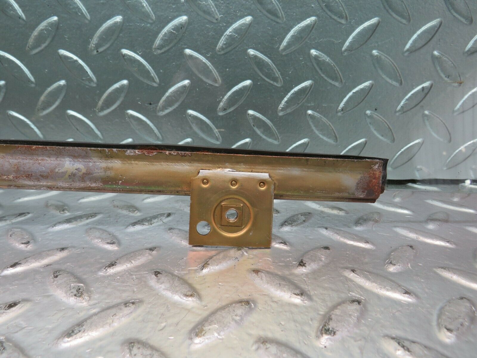 23360 Mercedes-Benz W116 350SE Rear Left Door Window Glass