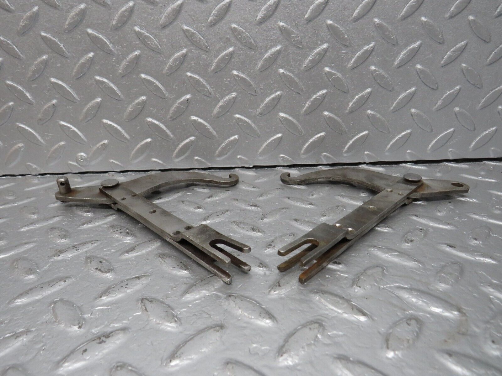 40504 Mercedes-Benz W110 230 Rear Brake Shoes Accessories Left And Right