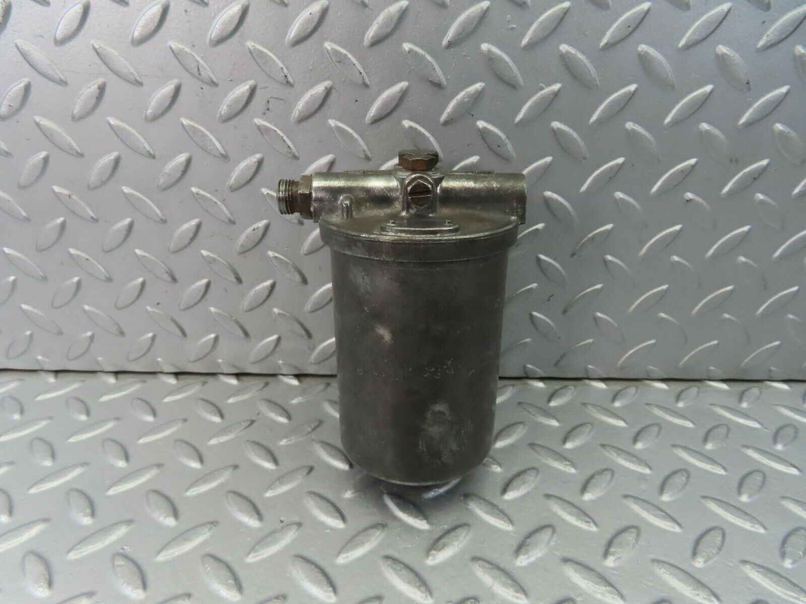 8915 Mercedes-Benz W108 Fuel Filter Housing