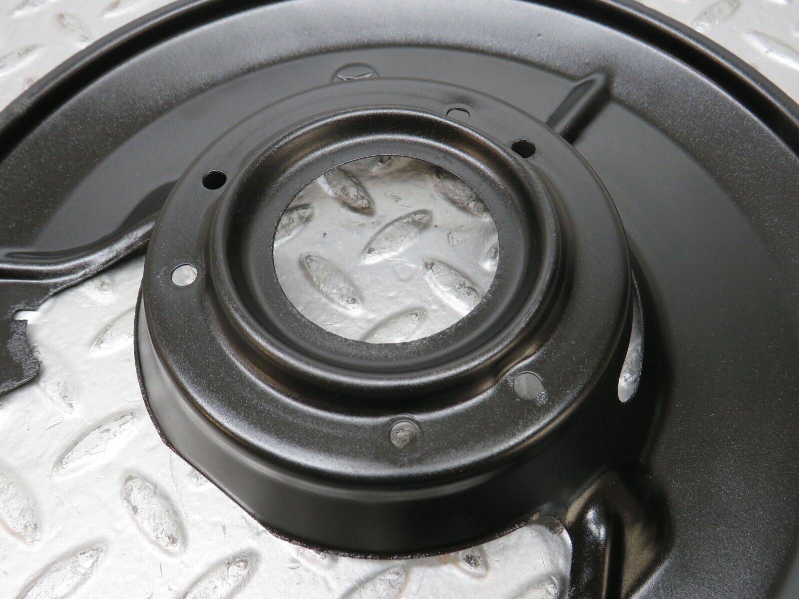 26240 Mercedes-Benz W116 450SE Front Right Brake Disc Protection Plate