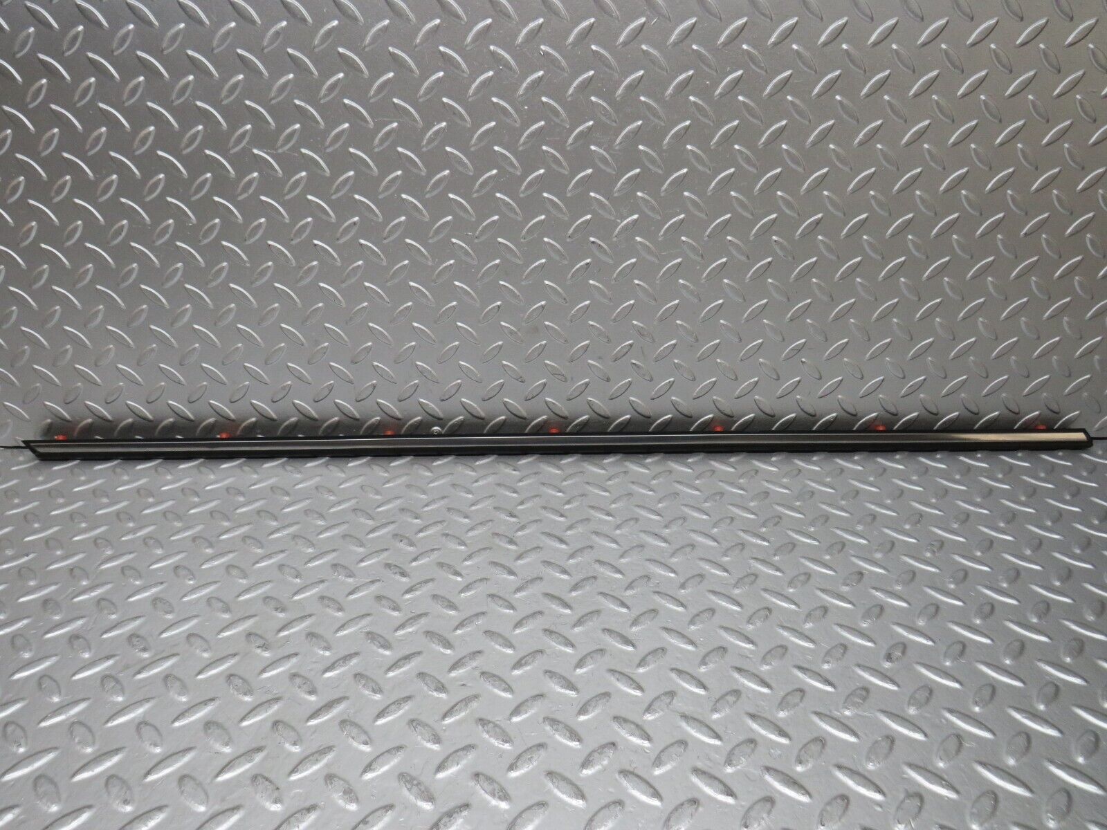 27895 Mercedes-Benz W123 280E Front Left Door Centre Moulding Trim